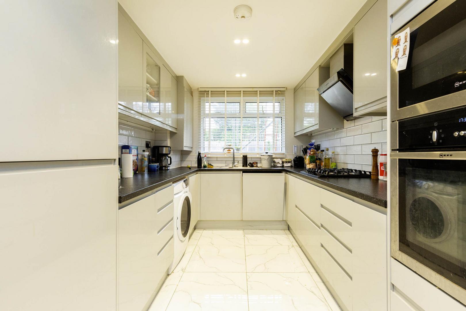 Modern Sharers House Clement Close, Brondesbury 